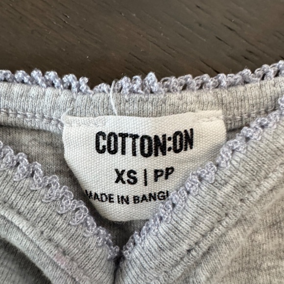 Gray tank top - Picture 2 of 3